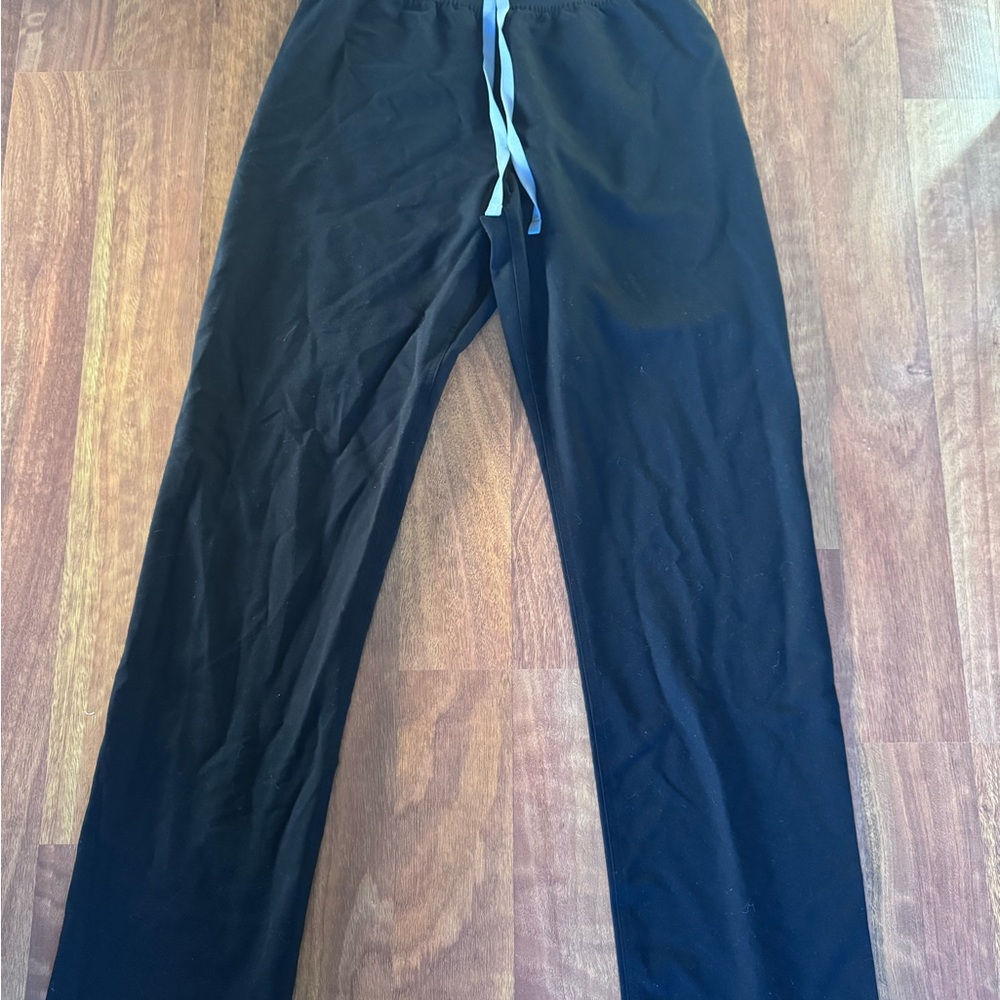 Figs Women's Straight Leg Scrub Pants in Black with Grey Drawstring
